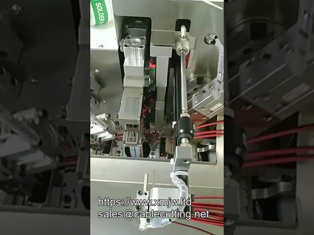 Automatisk kabeltilførselsmaskin med fire-akset afviklingsrulle til effektiv produktion