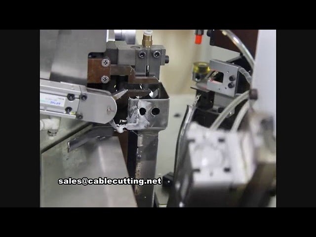 Automatisk maskine til afisolering, vridning, crimpning og fortinning af kabler