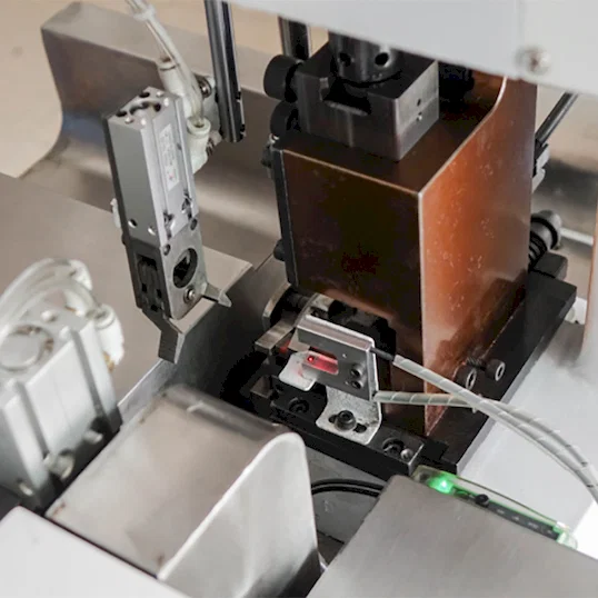 Automatisk Kabelstripping, Krimpning og Vridningsmaskine - AWG14-28 Thumb