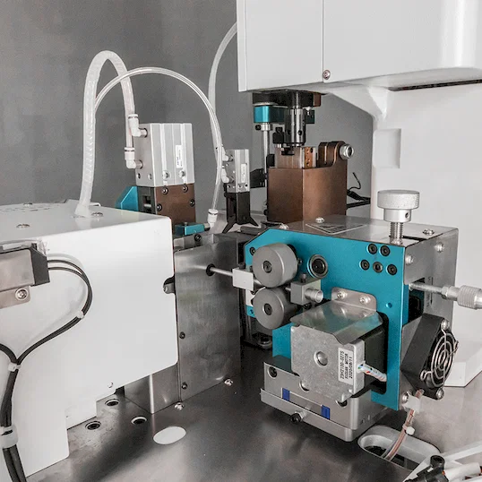 Automatisk Kabelstripping, Krimpning og Vridningsmaskine - AWG14-28 Thumb